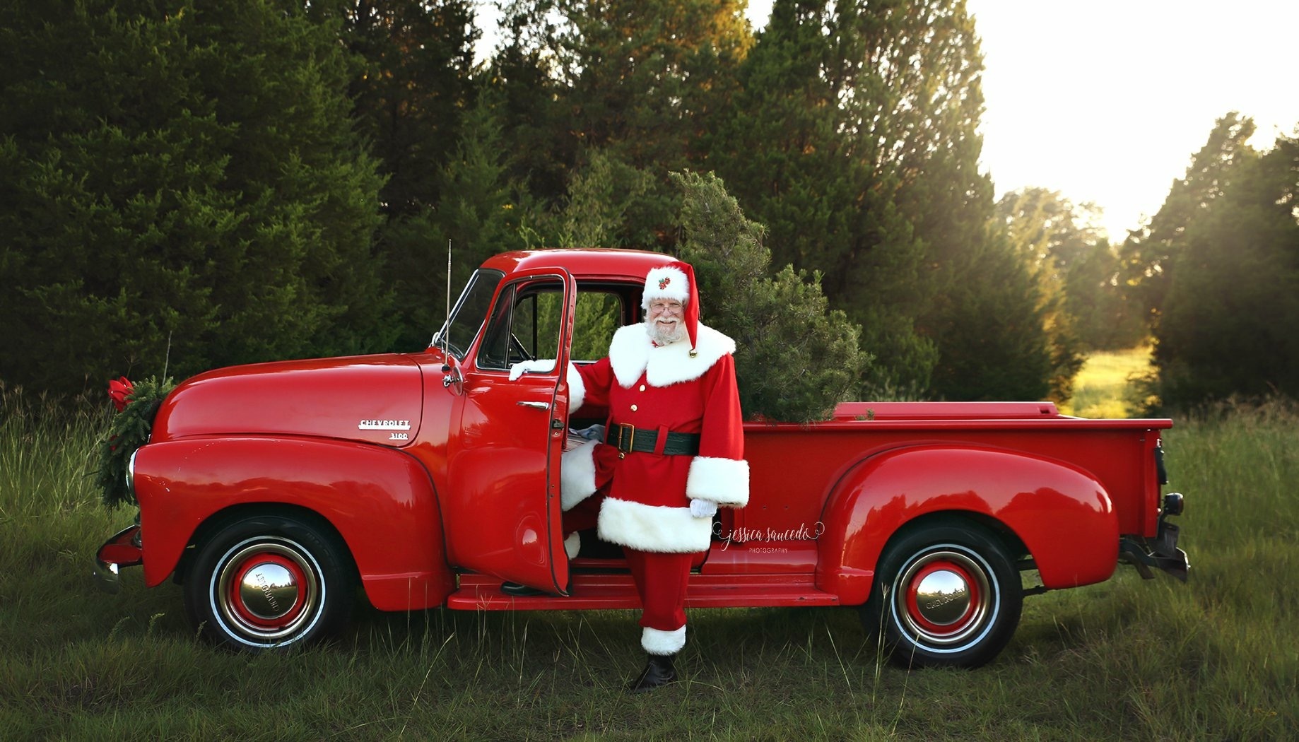 Professional Santa in Worcester MA for outdoor holiday appearances and community events
