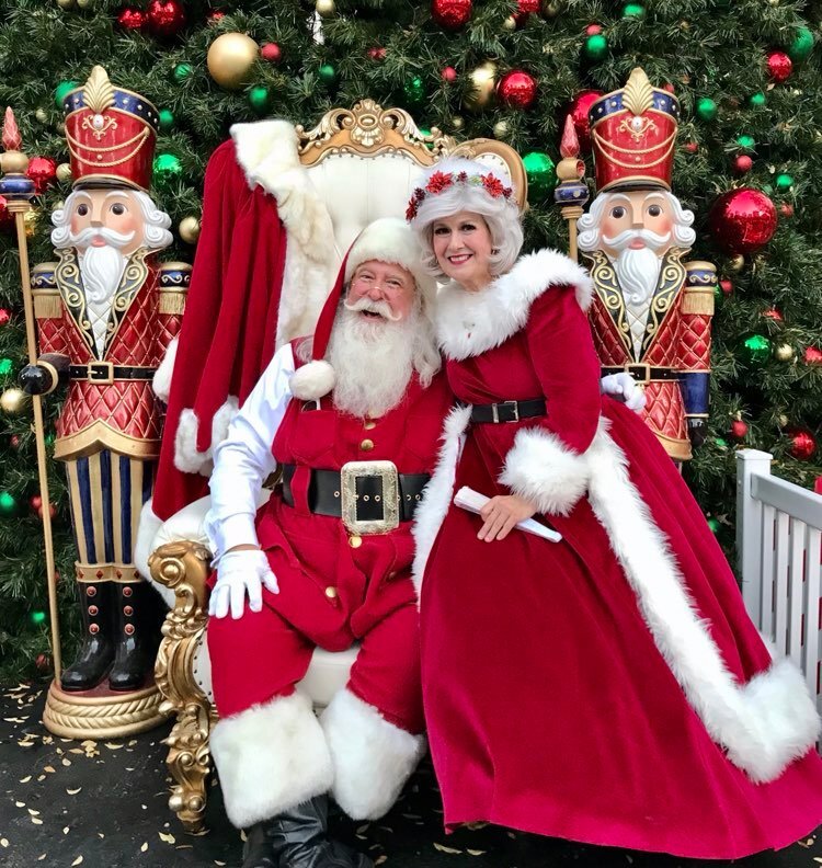 Santa and Mrs Claus for Albany NY holiday photo events