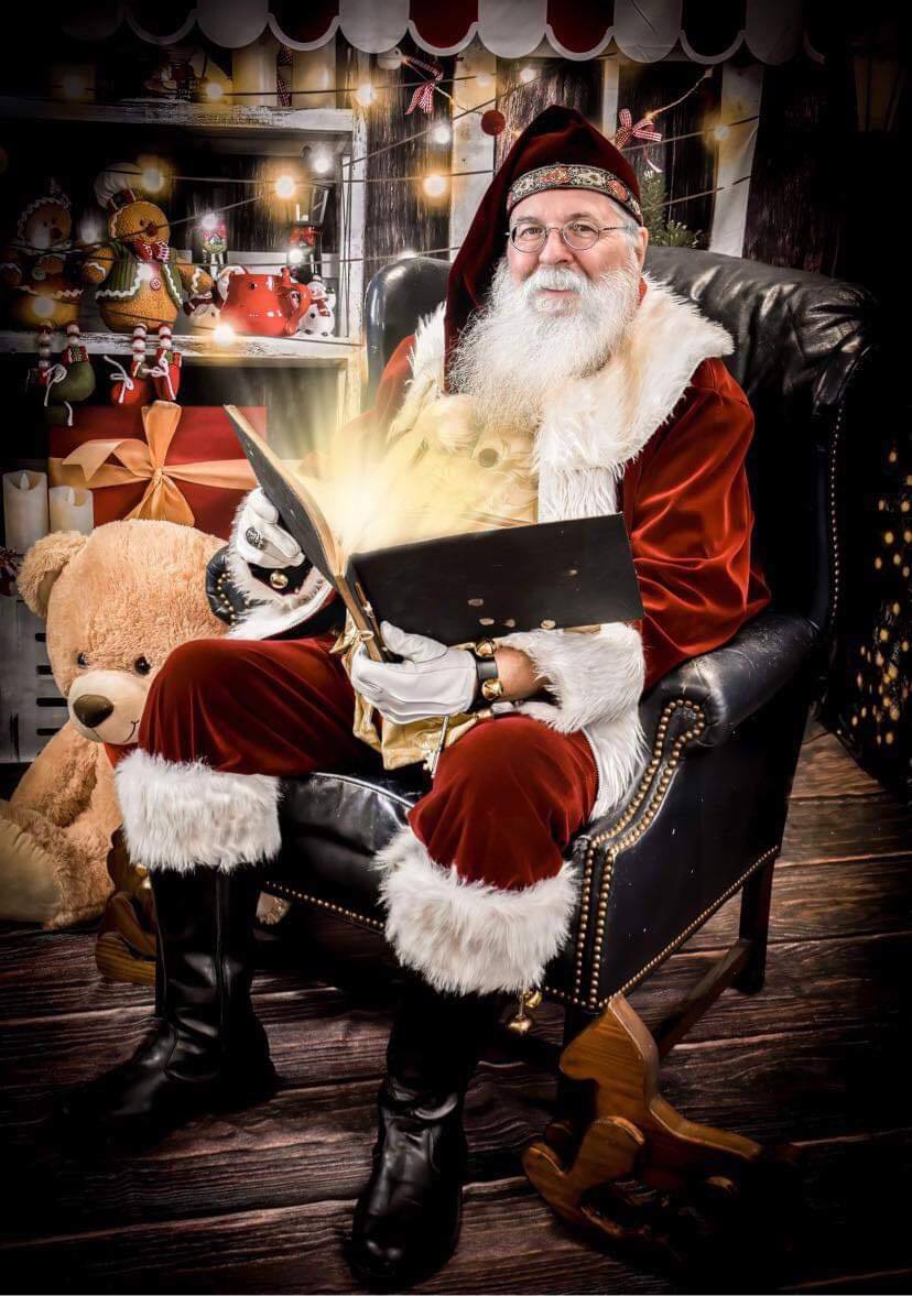 Professional Santa in Scranton PA reading storybook for family holiday programs
