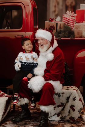 Hire Santa in Virginia Beach VA for family holiday visits and Christmas photo moments