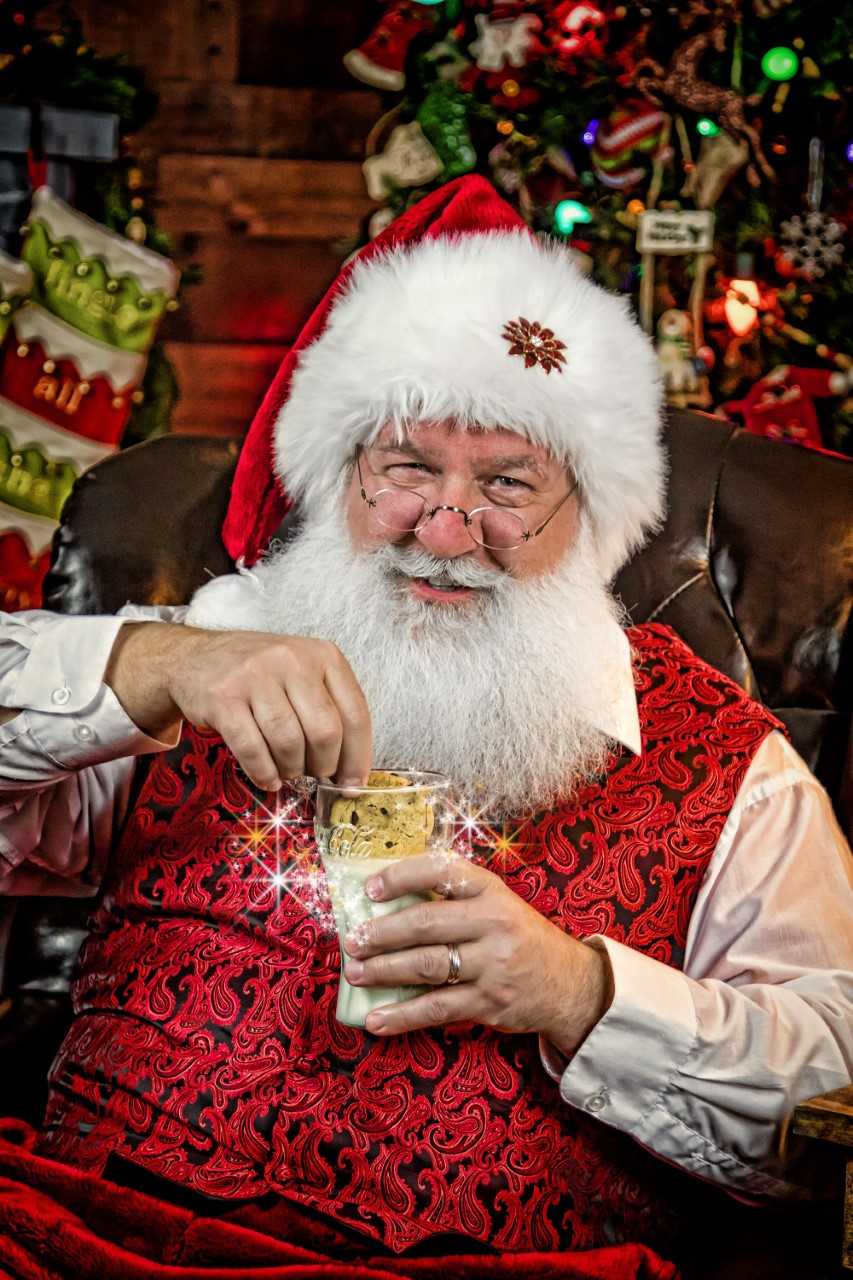 Hire Santa in San Francisco CA for private holiday visits and warm family celebrations